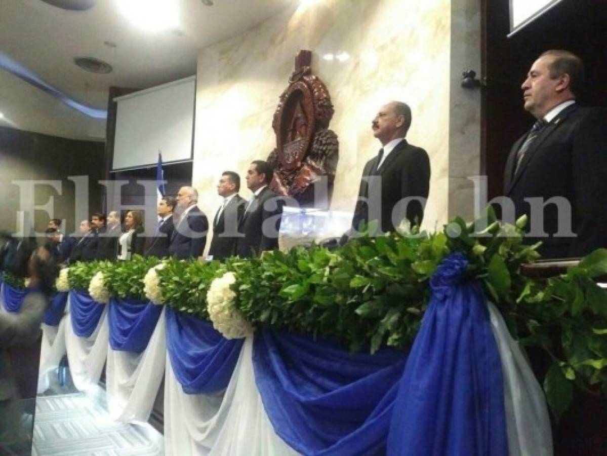 Las autoridades de los tres poderes del Estado están presentes en el Congreso Nacional. (Foto: Álvaro Mejía / EL HERALDO Honduras / Noticias de Honduras)