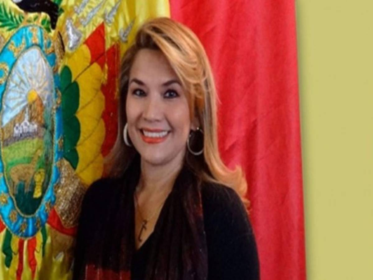 Futura presidenta interina de Bolivia promete prontas elecciones