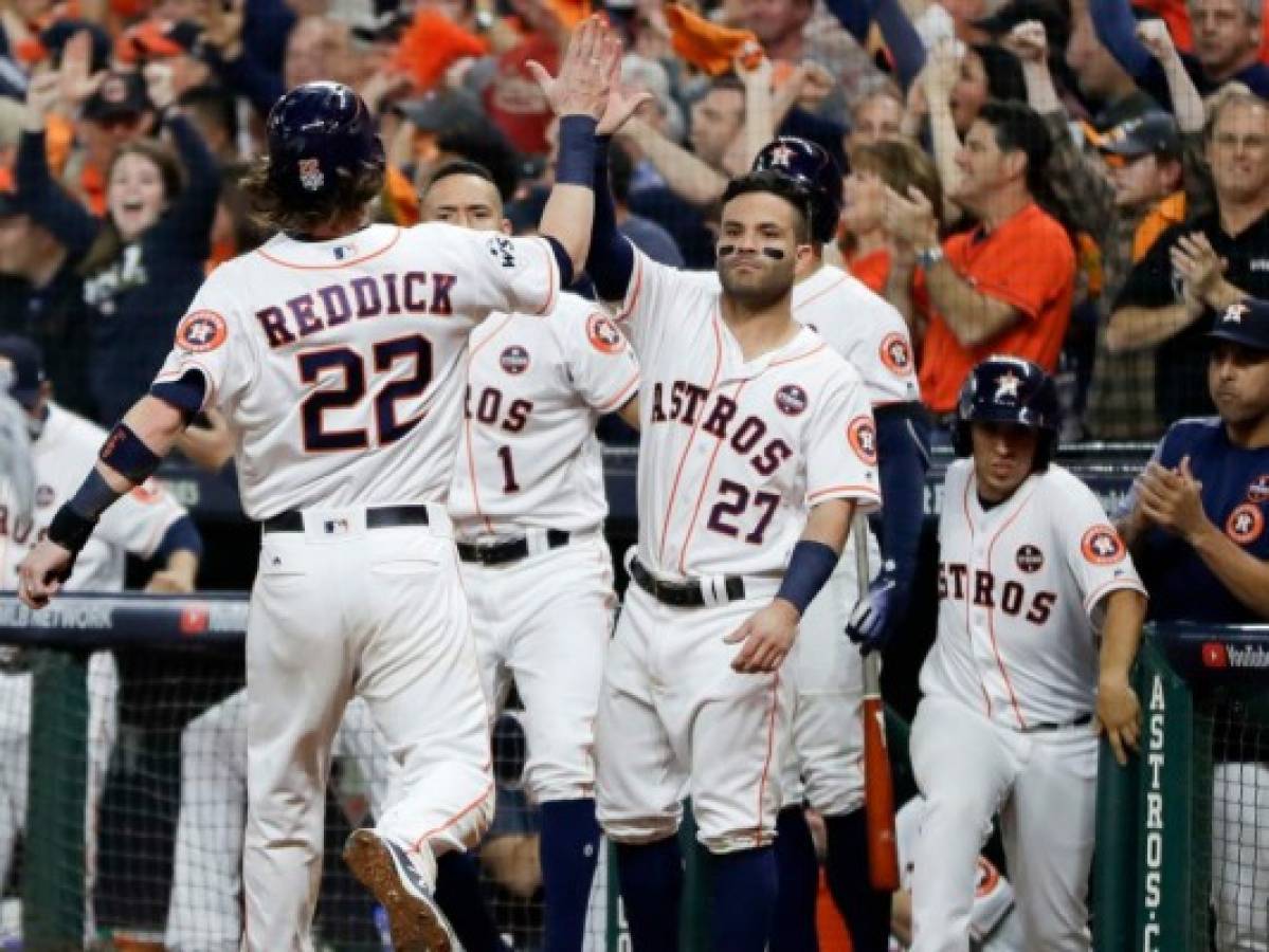 Astros de Houston ganan el tercer juego de la Serie Mundial 5-3 a los Dodgers