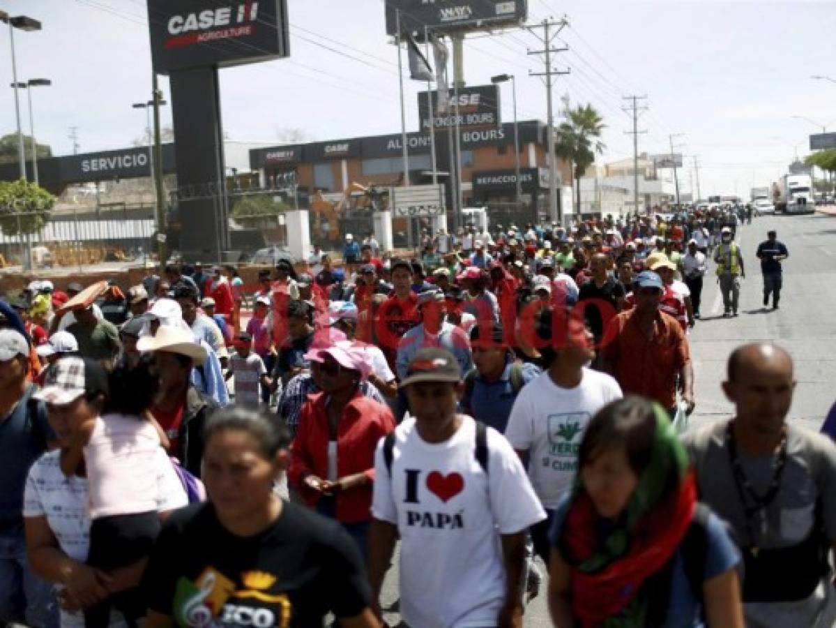 Caravana migrante llega a la frontera México - Estados Unidos para pedir asilo