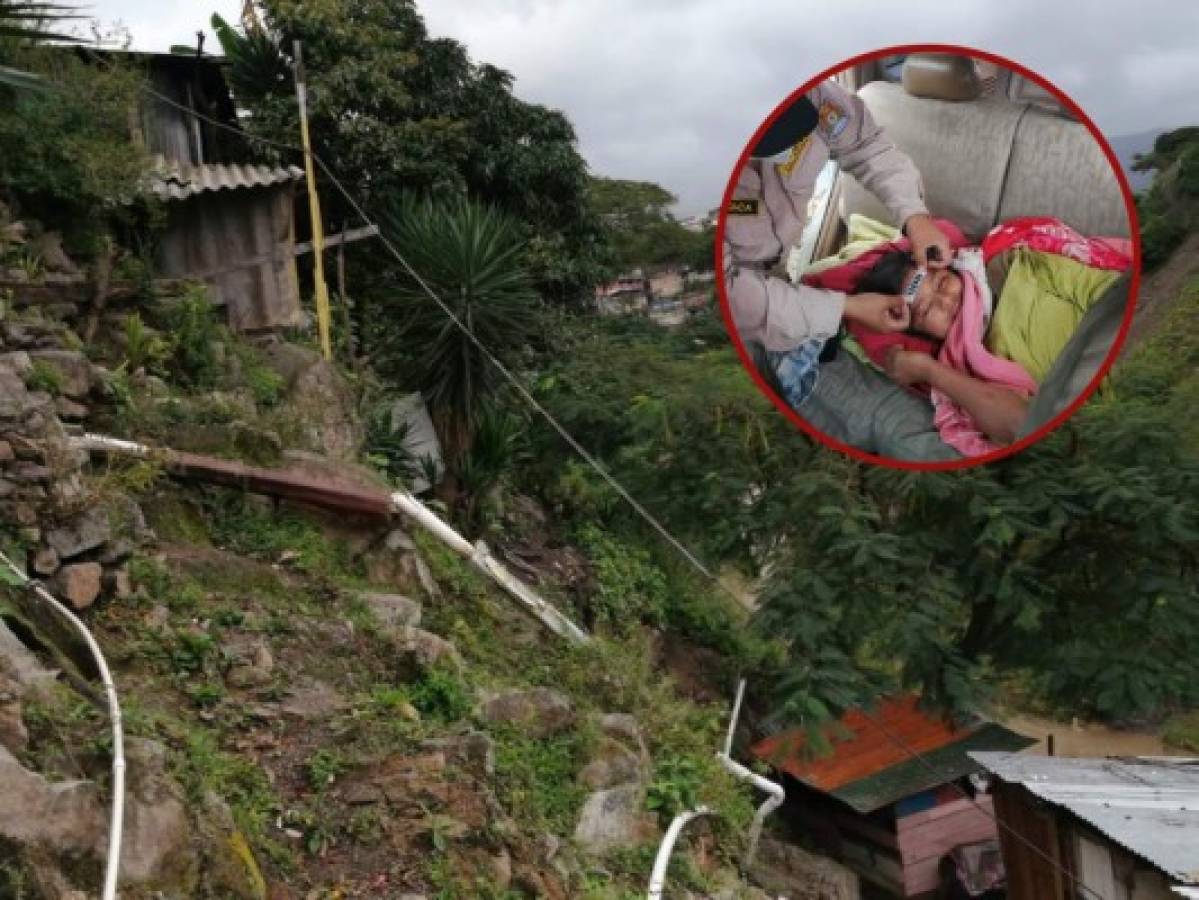 Rescatan a menor tras colapso de su vivienda en colonia Las Torres