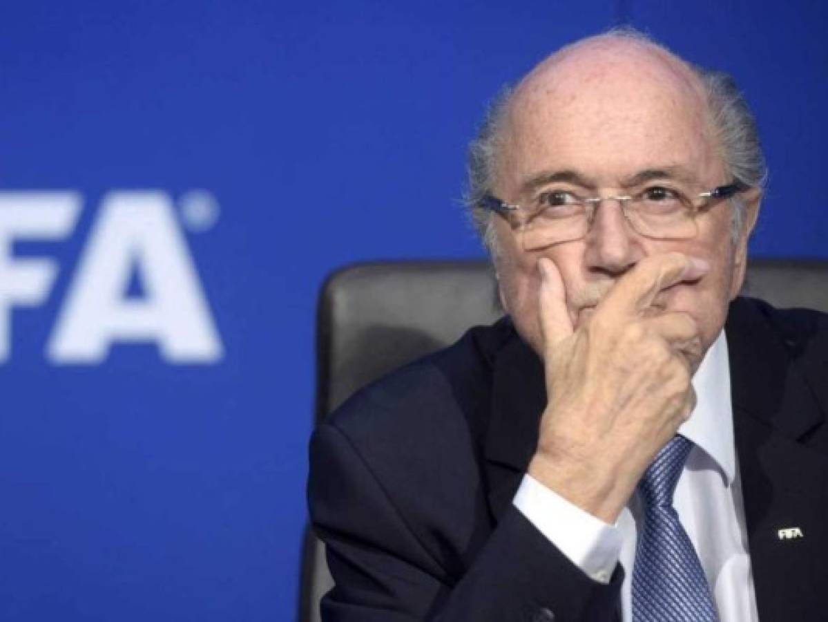La FIFA busca que la justicia continúe una investigación contra Blatter