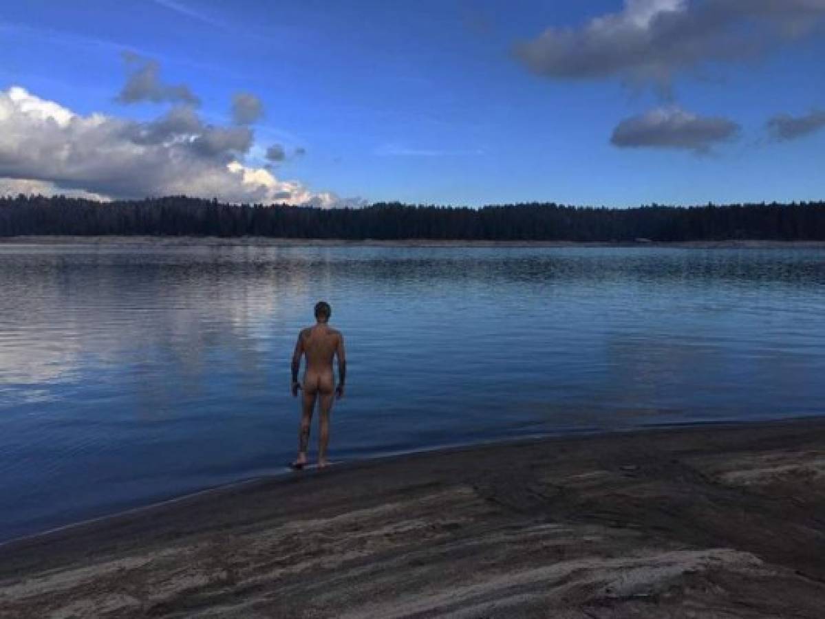 Justin Bieber publica foto desnudo durante sus vacaciones