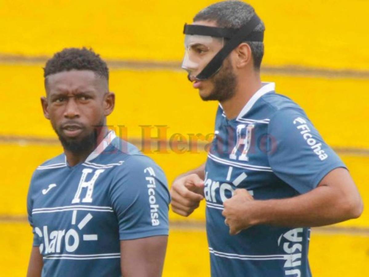 Eddie Hernández se entrena enmascarado con la Selección de Honduras