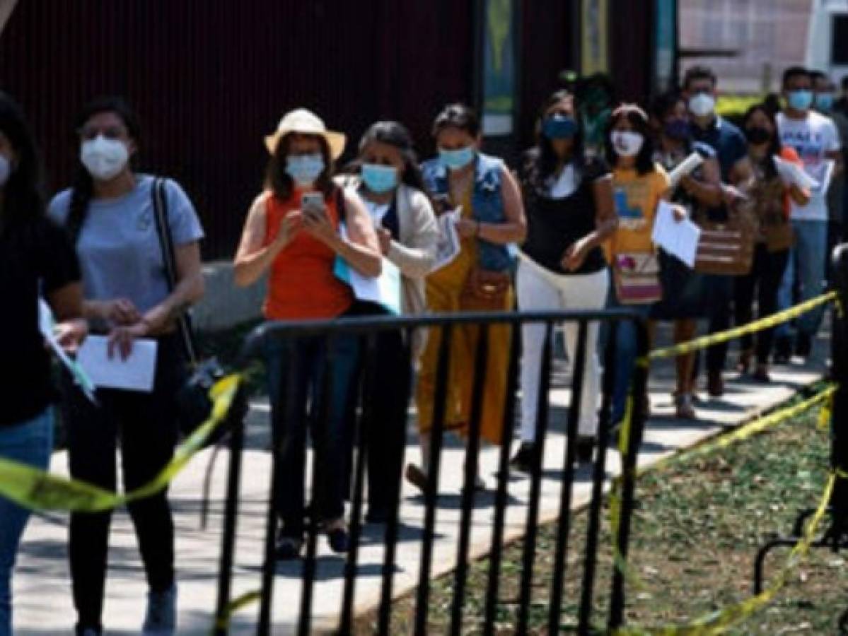 México vacuna a maestros contra el covid para reabrir escuelas