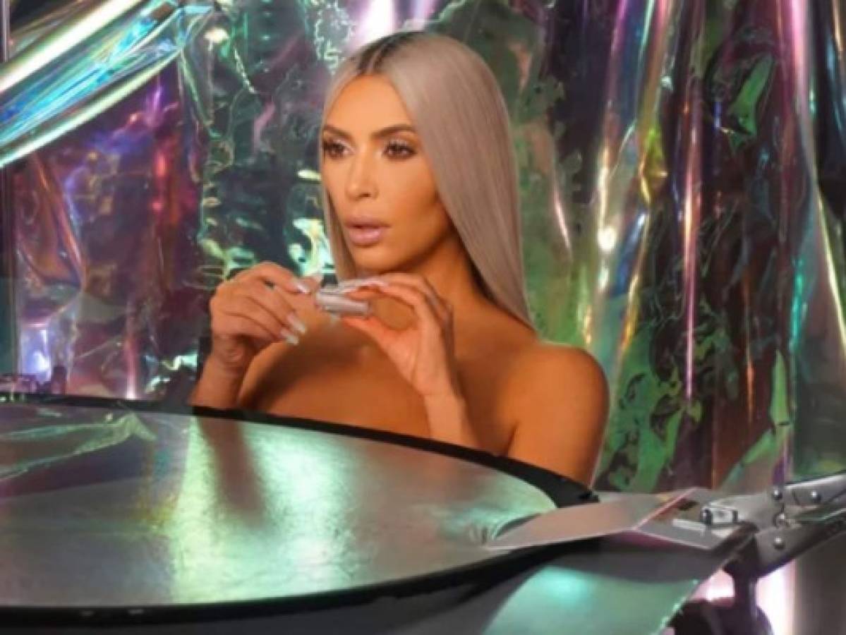 Kim Kardashian nuevamente posa desnuda y hace arder las redes sociales