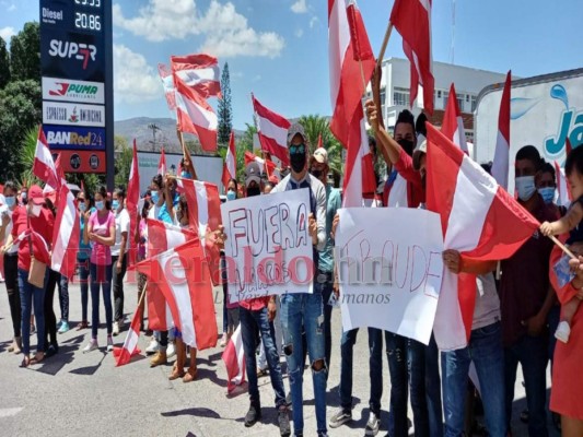 Liberales marchan para que el Consejo Nacional Electoral cuente voto por voto (Fotos)