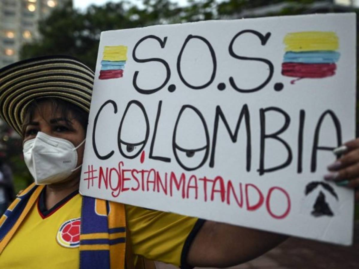 Duque pide fin de bloqueos para apaciguar crisis en Colombia  