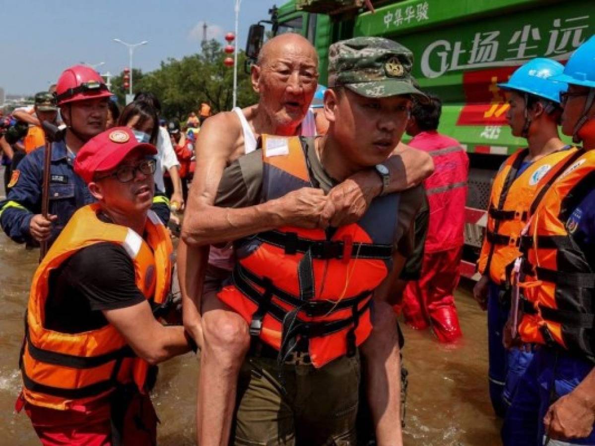 Suben a 71 las muertes por inundaciones en centro de China; se esperan más lluvias