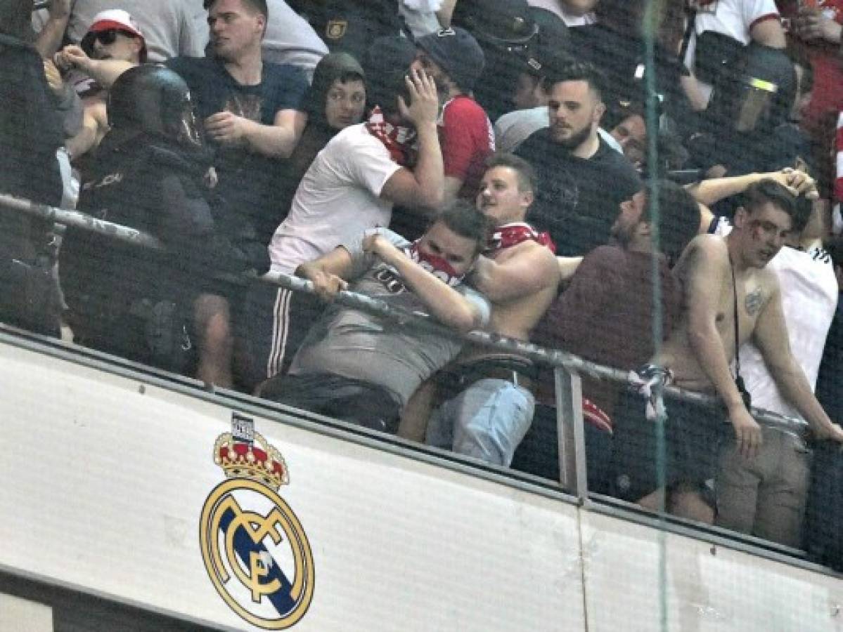 Aficionados del Bayern arman disturbios con la policía de Madrid en el Bernabéu