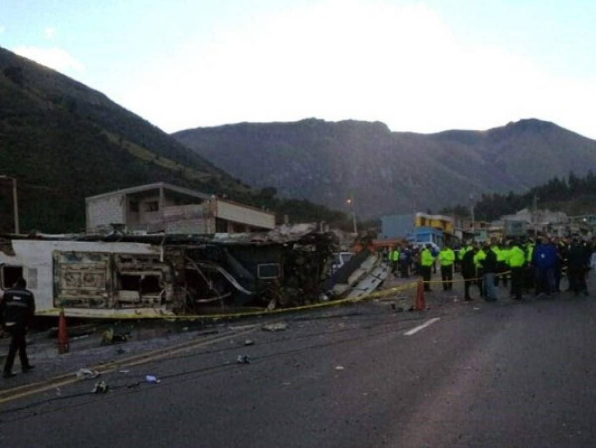 Accidente de bus en Ecuador dejó 19 colombianos muertos, según cancillería