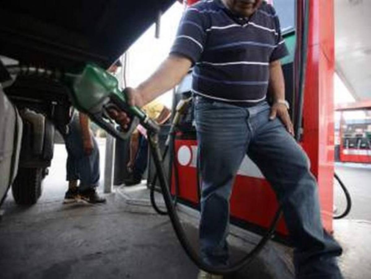 Los combustibles bajan este lunes entre 91 y 41 centavos por galón