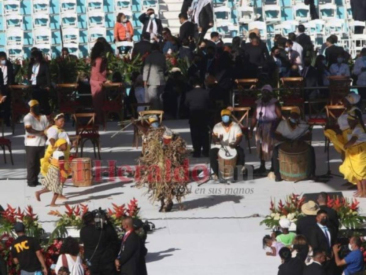Así fue la representación cultural de los garífunas sobre el escenario. Foto: Alex Pérez/ EL HERALDO