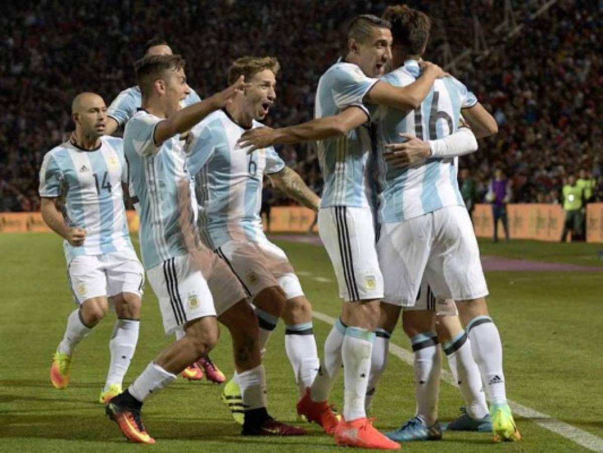 Messi lleva a Argentina a la cima, Neymar con envión olímpico
