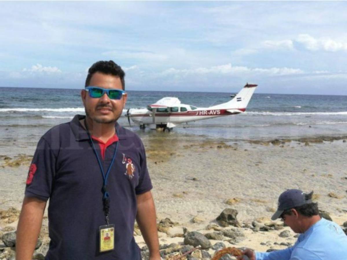 Jasser Goff, el piloto que logró hacer el aterrizaje sobre una playa de Utila. Foto: El Heraldo.