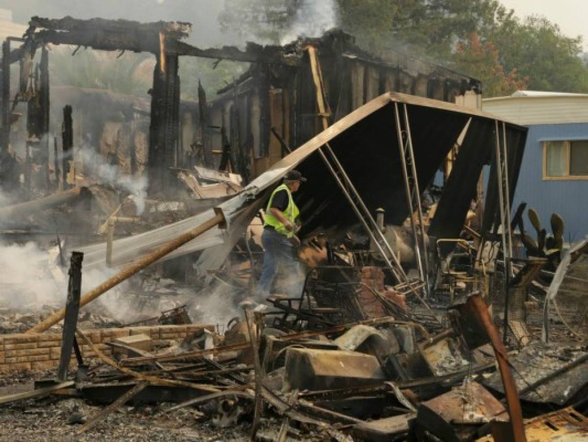 Al menos 10 muertos por incendios en California