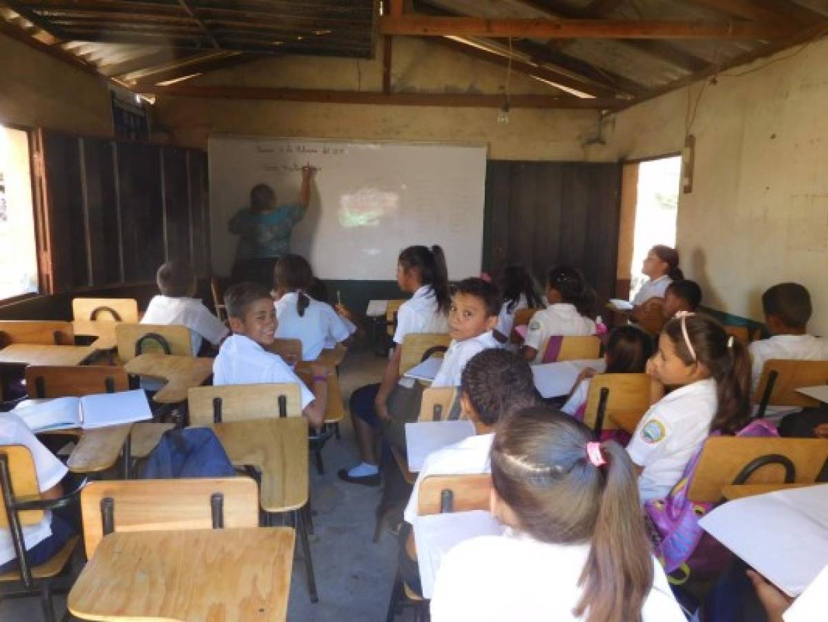 En condiciones insalubres reciben clases niños de Cedeño