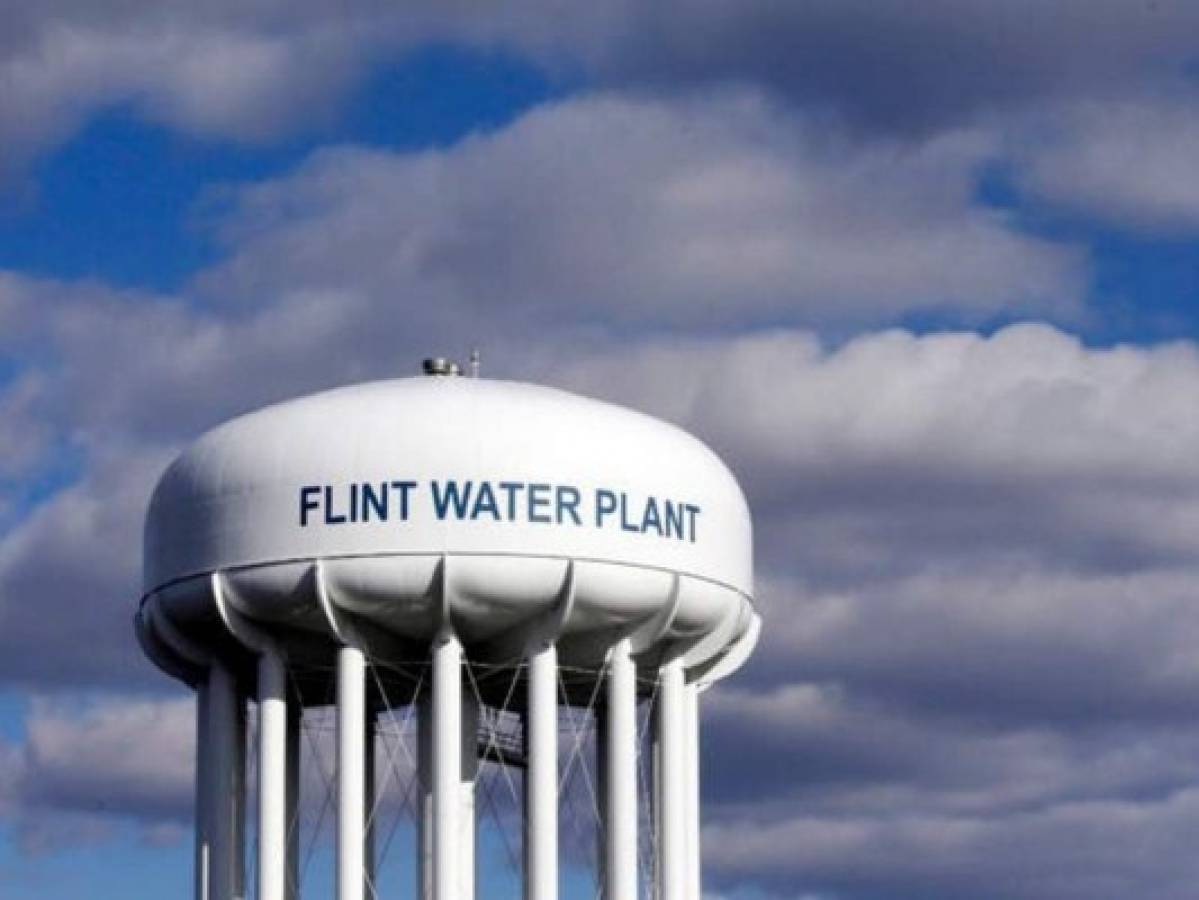 Michigan pagará 600 millones de dólares a víctimas de agua contaminada  