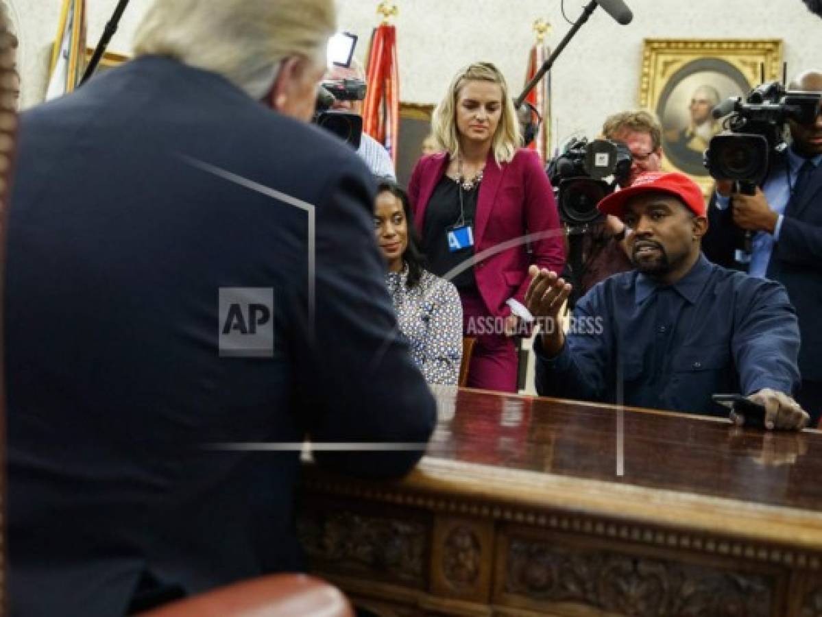 Rapero Kanye West visita a Trump en la Casa Blanca 