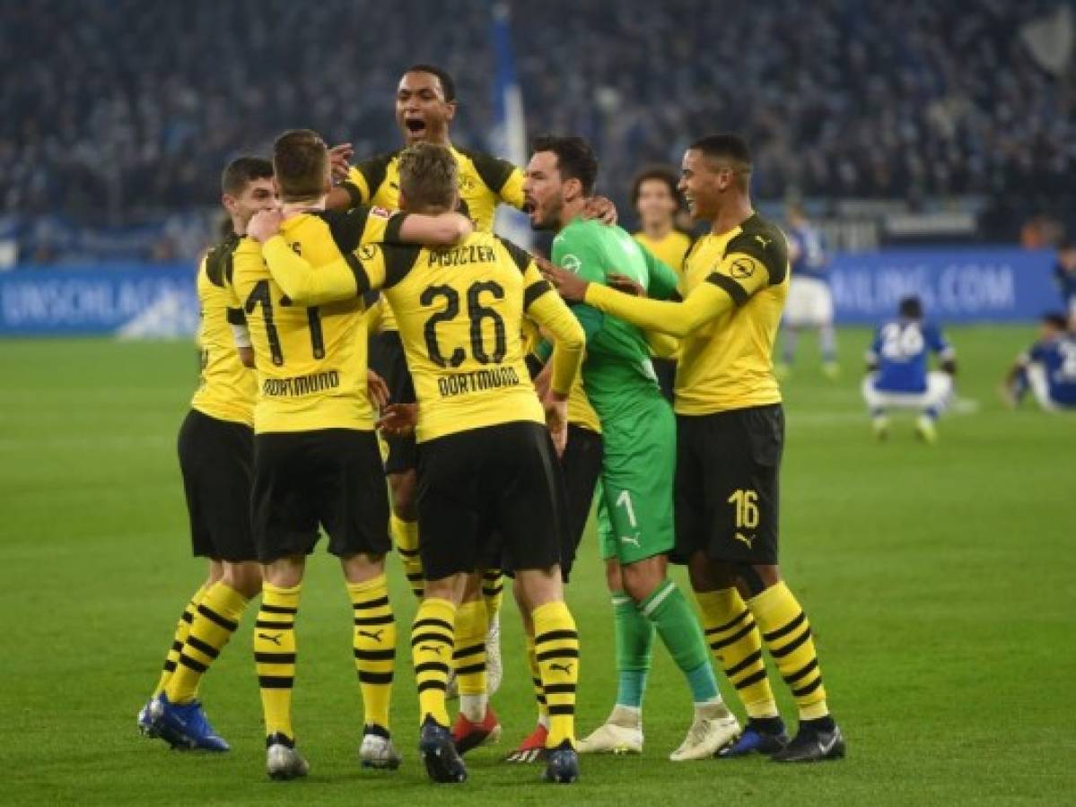 Dortmund se lleva el derbi del Ruhr, Bayern cumple ante el Núremberg