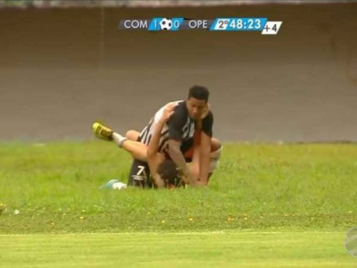 El futbolista se le abalanzó al recogepelotas porque este celebró un gol.