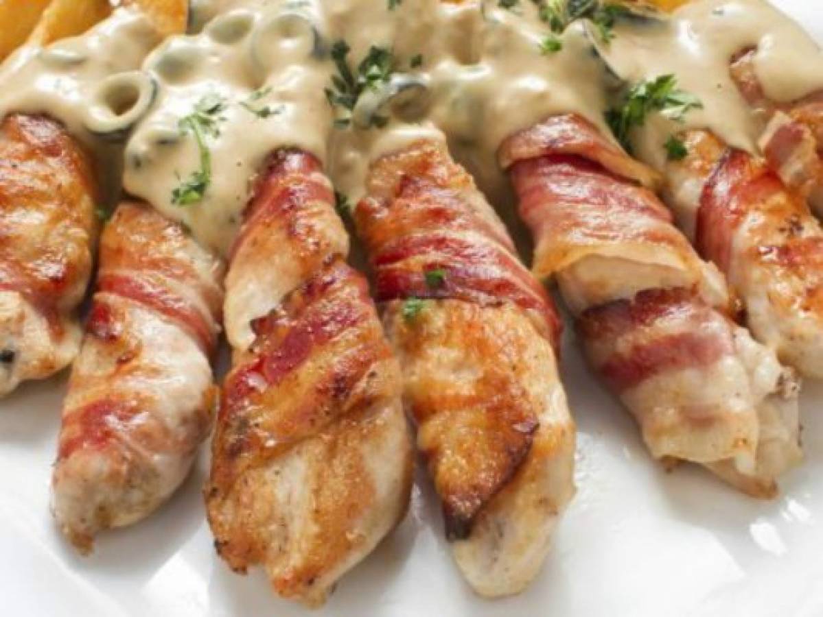 Receta: Prepara unos deliciosos palitos de pollo con bacon
