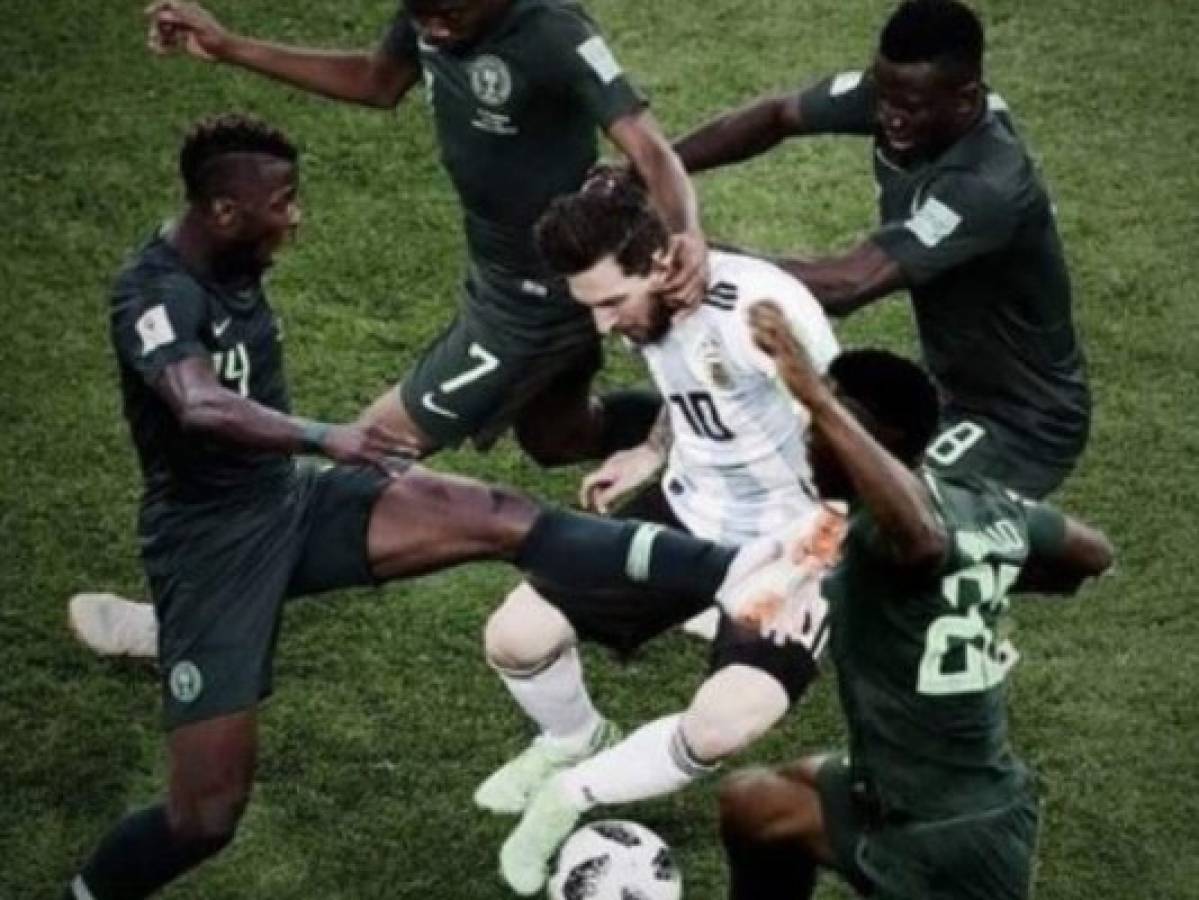 Revelan la verdad detrás de la imagen viral de Messi marcado por cuatro jugadores de Nigeria