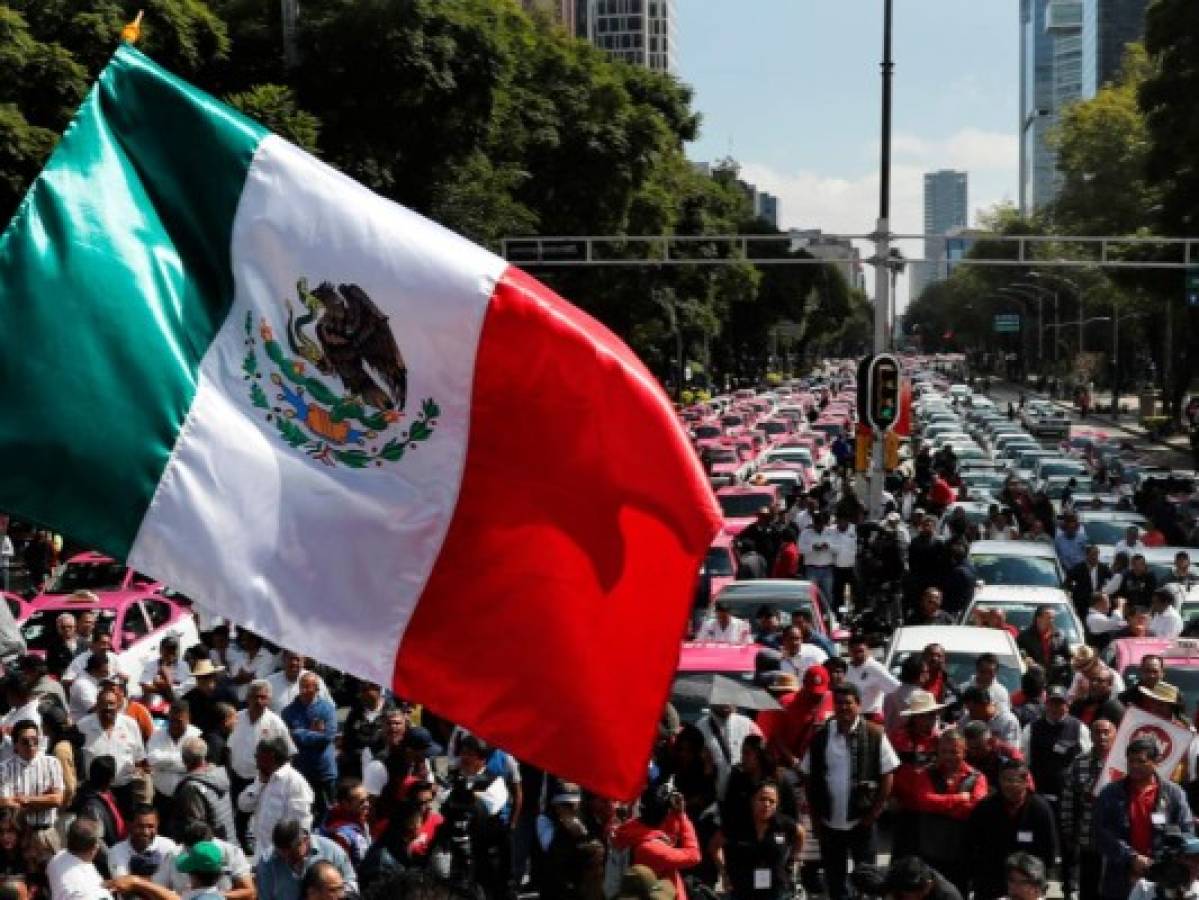 México: Taxistas bloquean avenidas de Ciudad contra apps de transporte