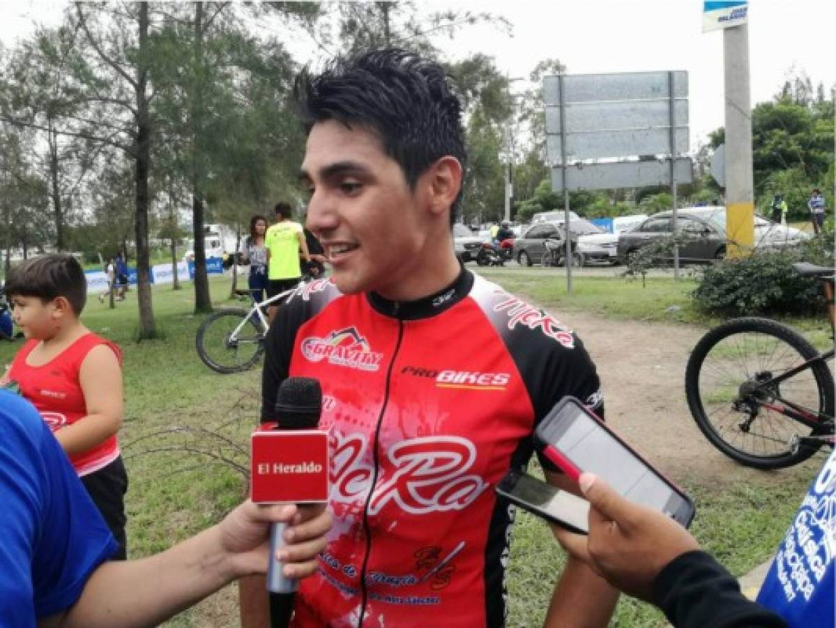 Bryan Mendoza gana primer lugar en categoría Élite en la Sexta Vuelta Ciclística