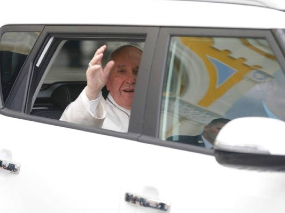 El papa convierte en obligatorio para el clero señalar los abusos sexuales  