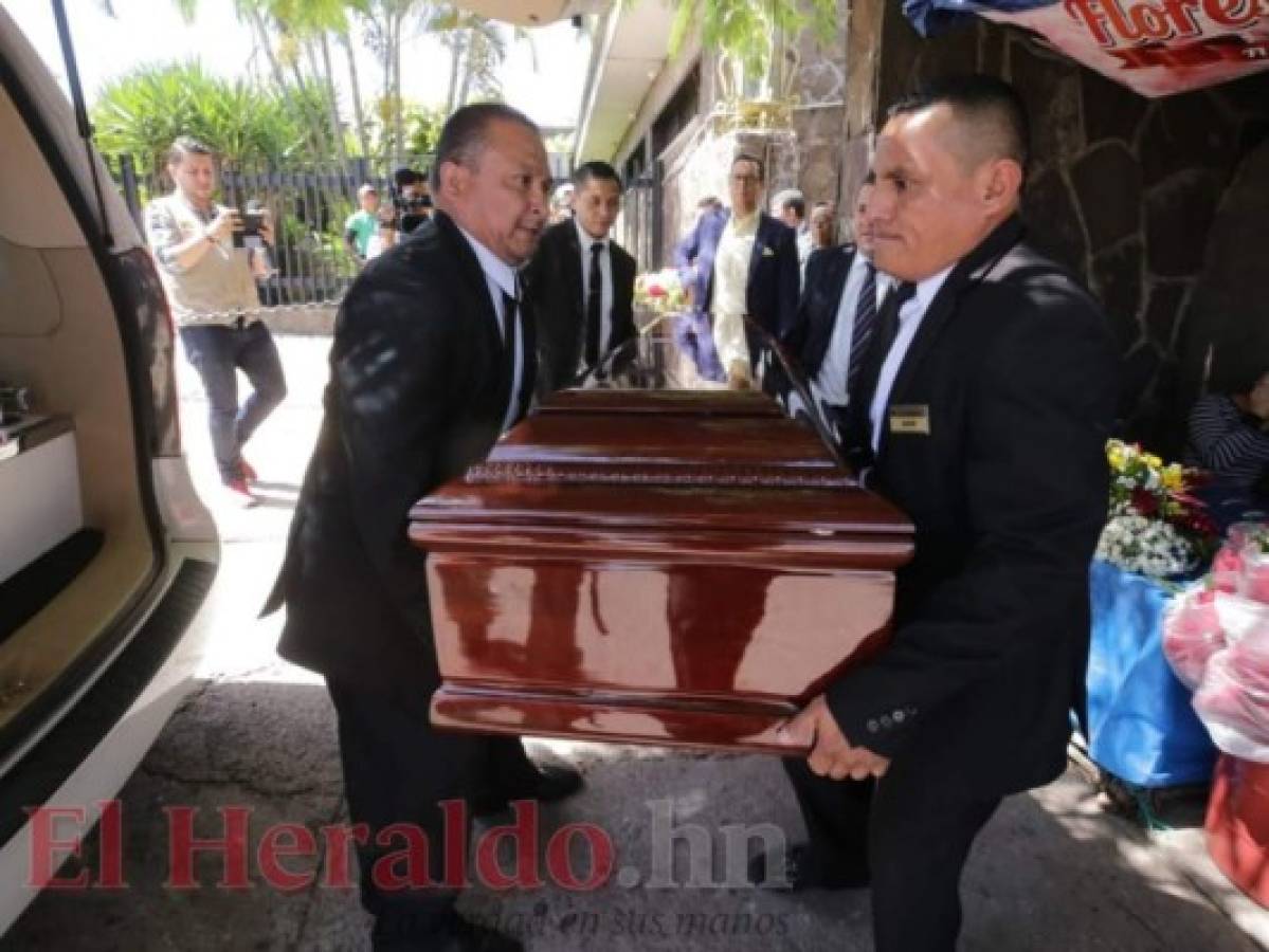 Velan restos del exalcalde capitalino Roberto 'Pelón' Acosta