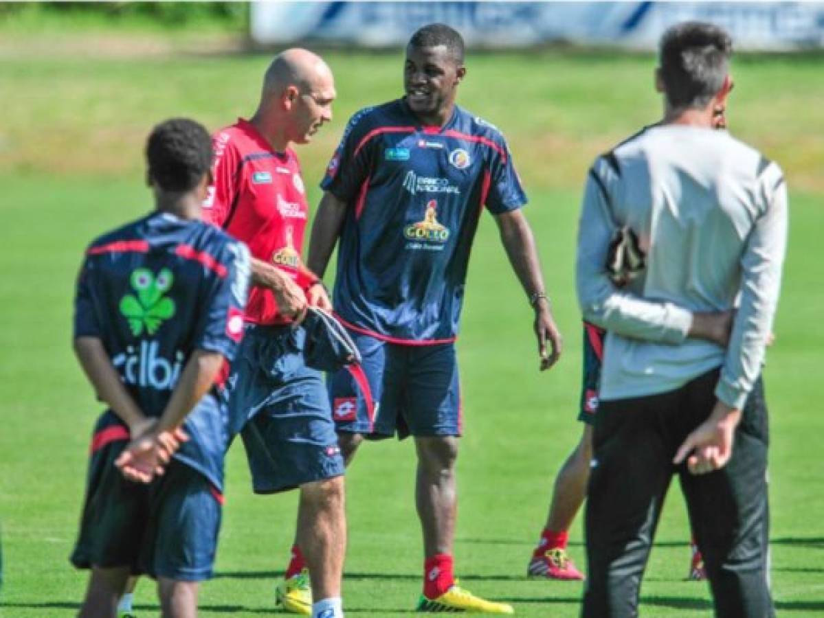 Pinto tuvo problemas con todo su cuerpo técnico en Costa Rica.