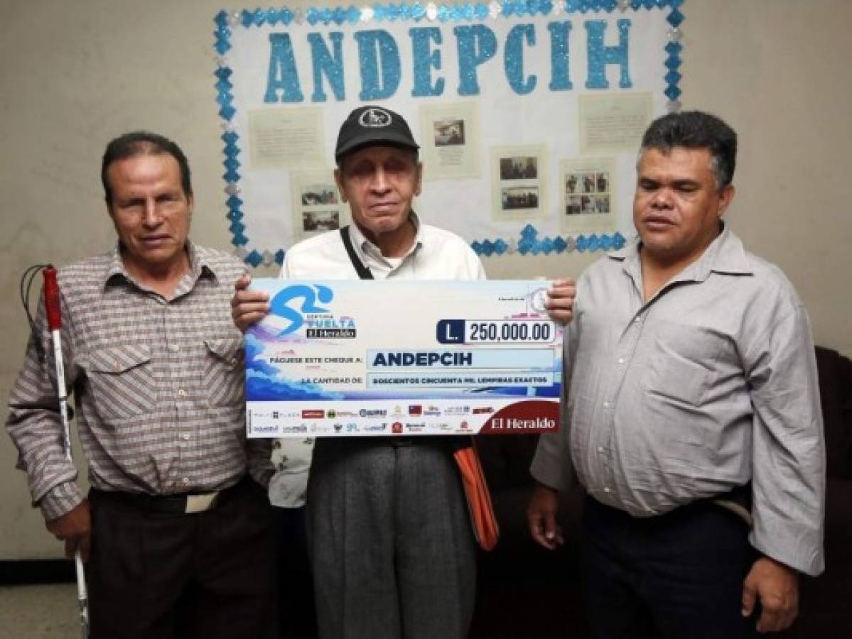 (Vuelta-2018) En la séptima Vuelta El Heraldo realizó la entrega de la donación a Andepcih.