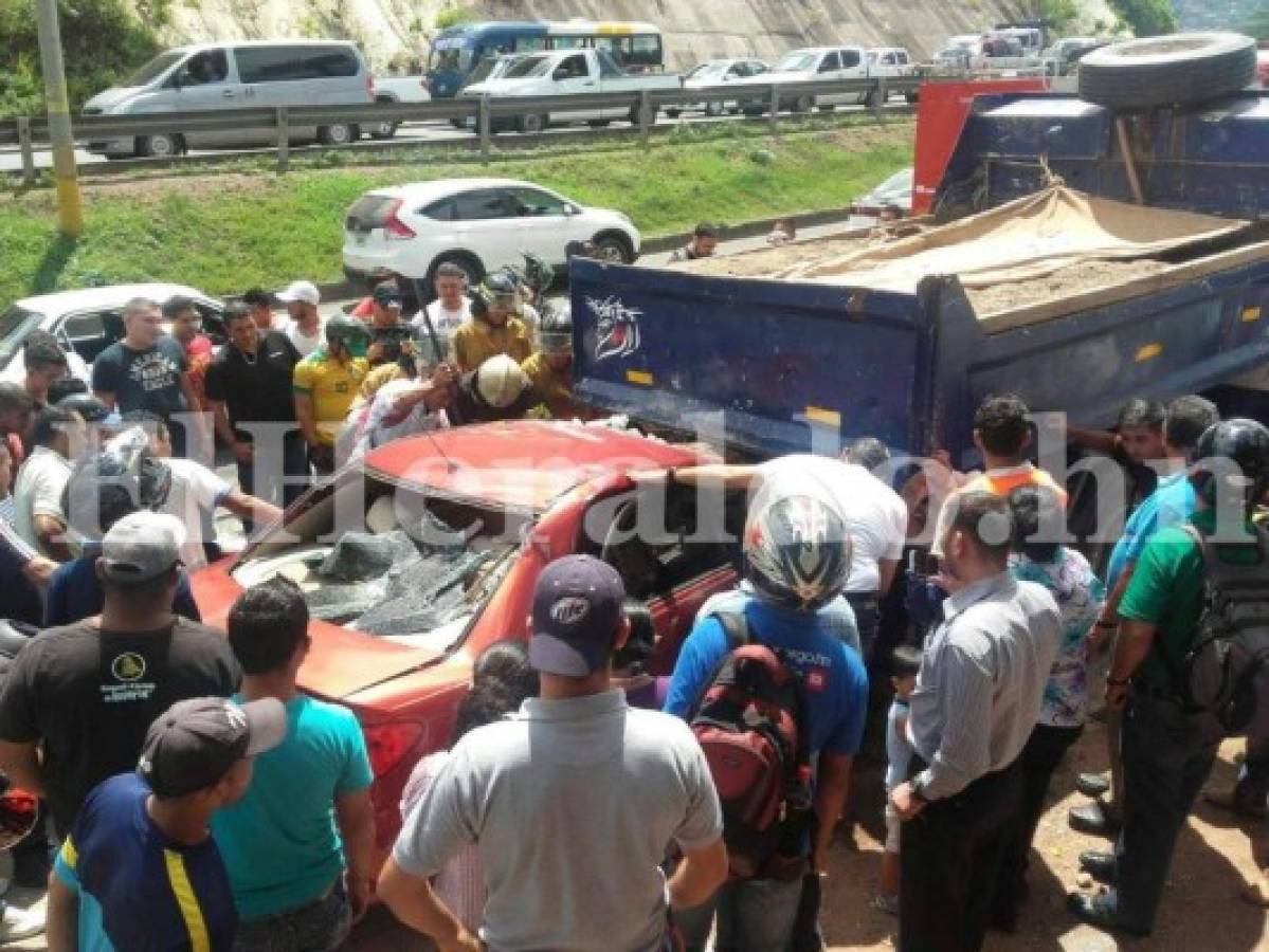 Médico muere al impactar su carro con una volqueta en el Hato de Enmedio