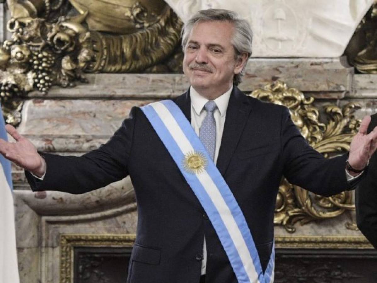 Alberto Fernández promete 'reducir la pobreza' al asumir mando de Argentina
