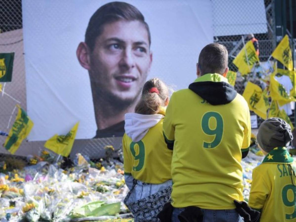 Aficionados del Nantes rindieron un último homenaje a Emiliano Sala   