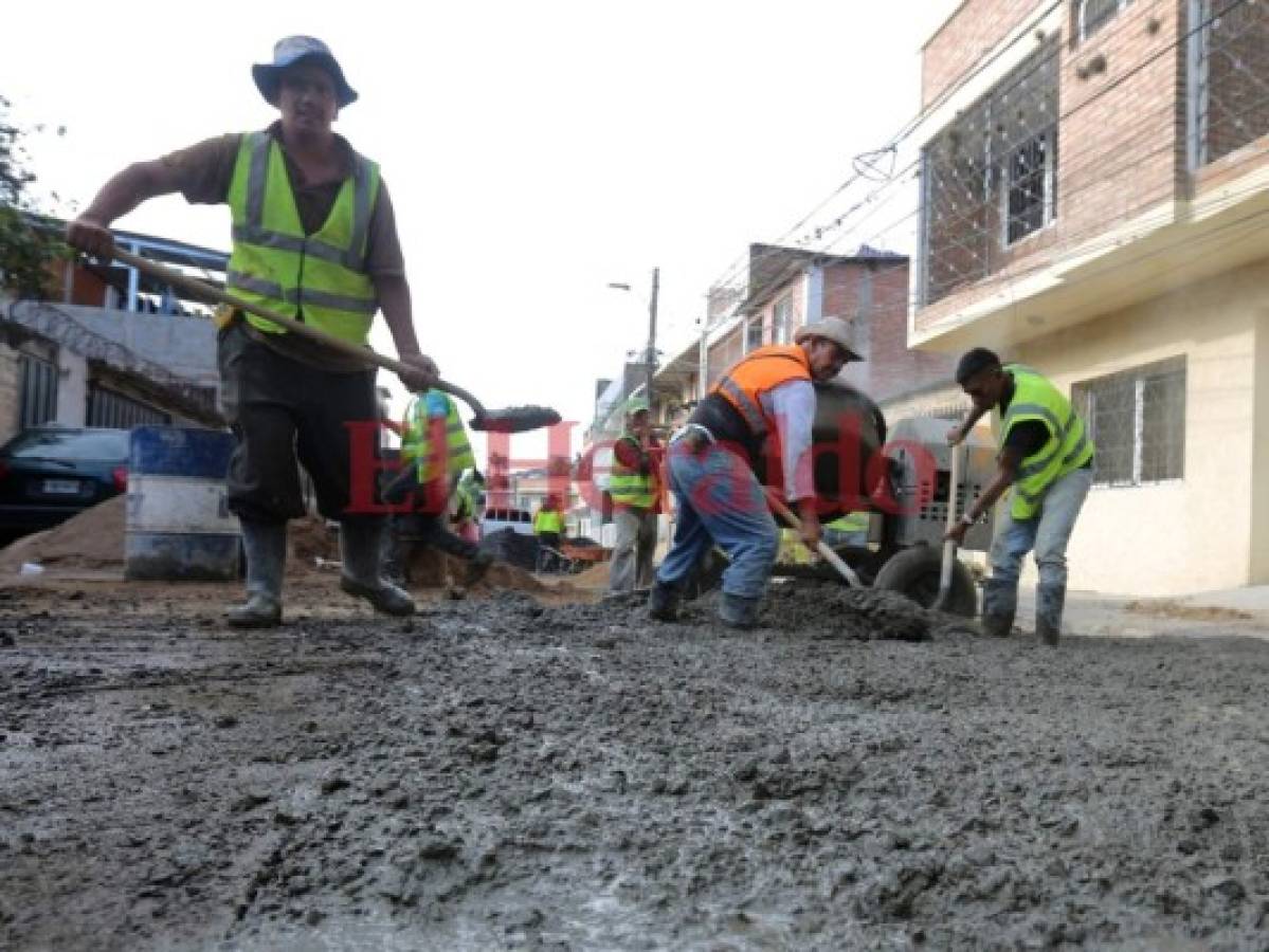 En reparación varios tramos de las calles de barrio El Bosque en la capital de Honduras
