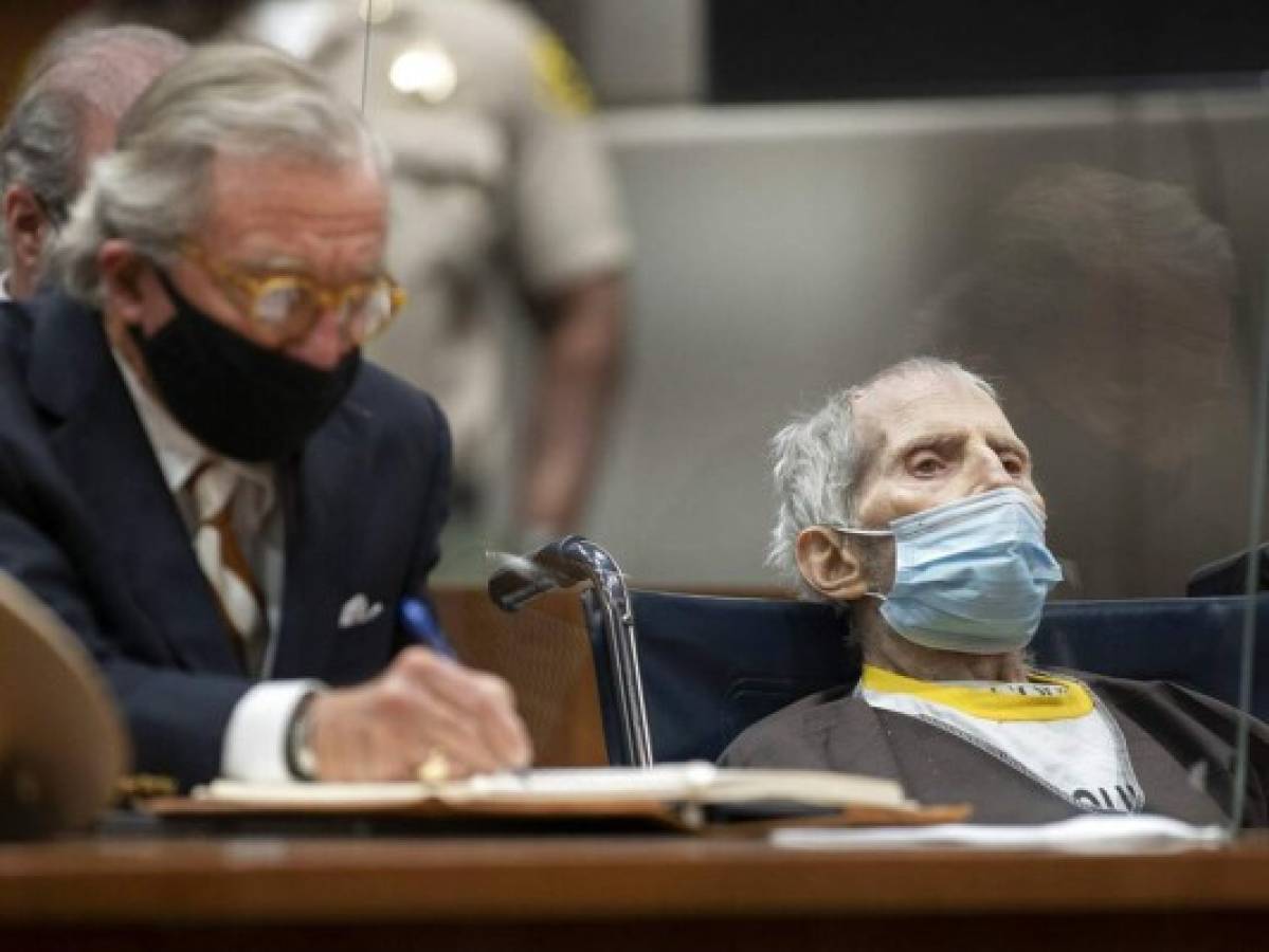 Empresario Robert Durst, sentenciado a cadena perpetua, es hospitalizado por covid  