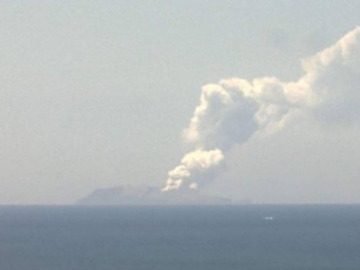 Volcán de Nueva Zelanda entra en erupción: hay turistas desaparecidos