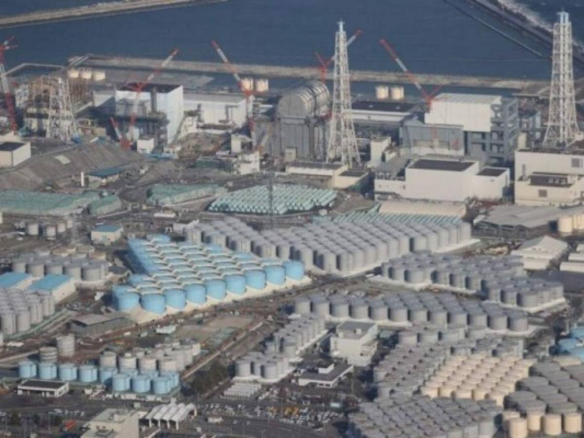 Japón verterá al mar agua de la central nuclear de Fukushima