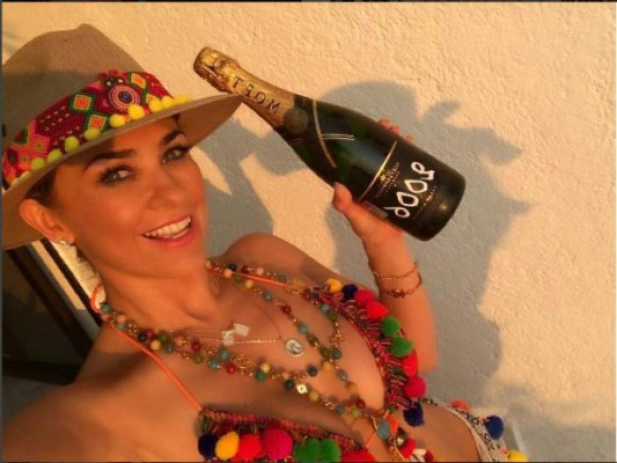 Aracely Arambula encanta a sus 42 años con un sexy bikini