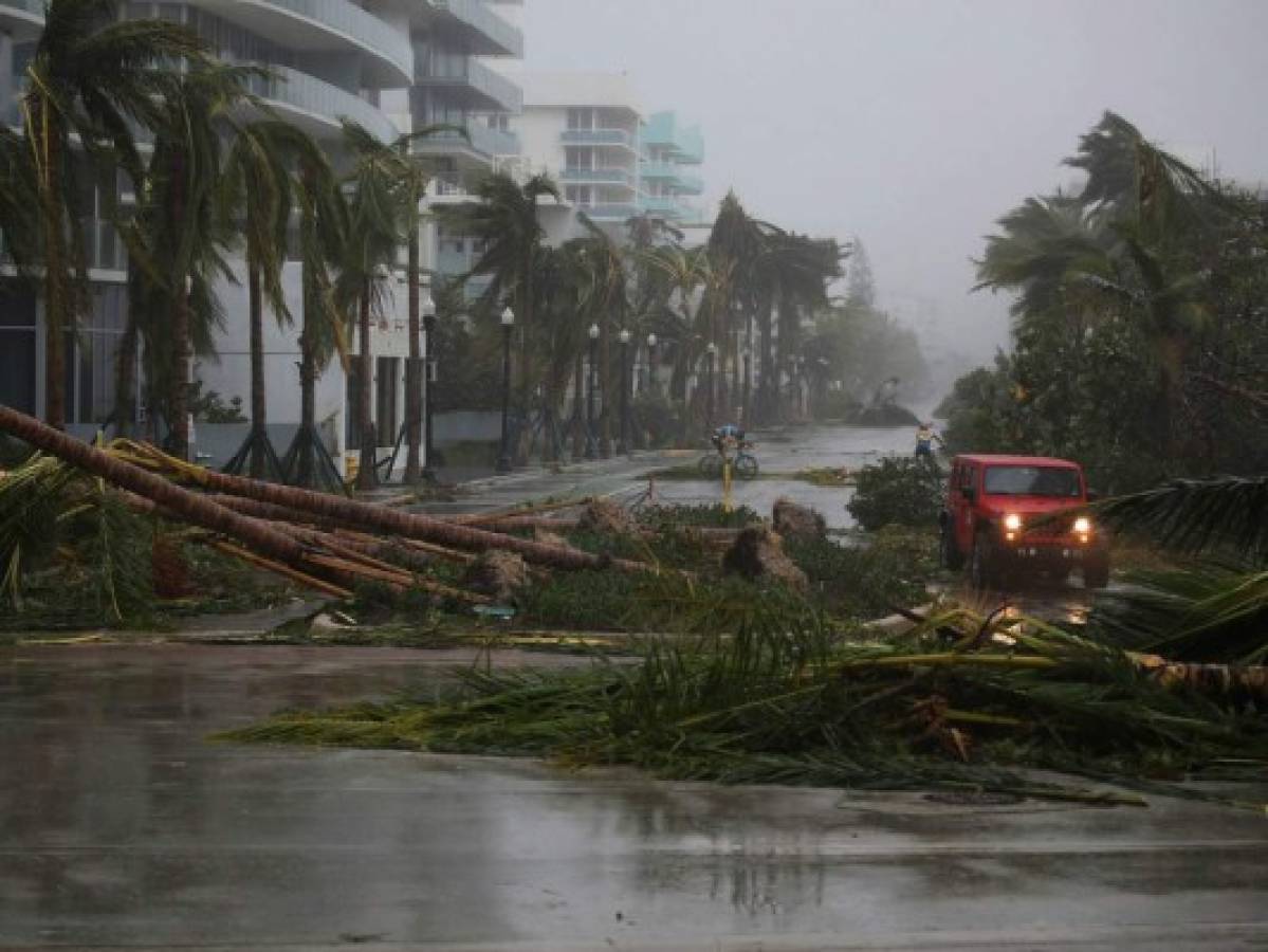 Irma se debilita a tormenta tropical, según meteorólogos de EEUU