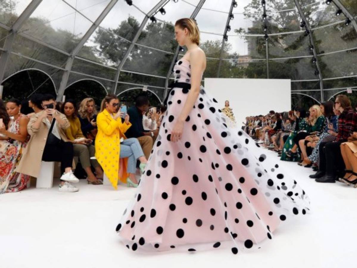 Carolina Herrera trae brillante colección floral a Semana de Moda NY