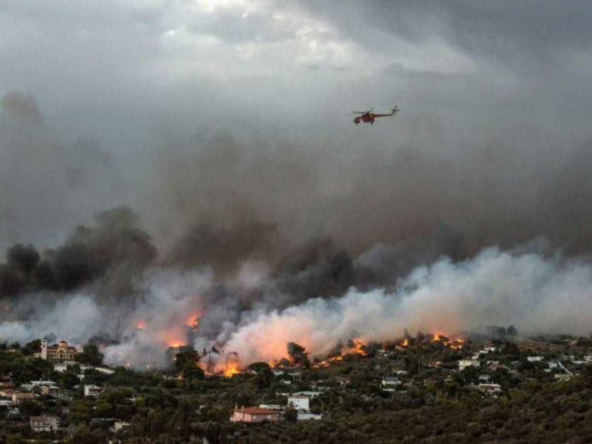 Al menos 20 muertos en los incendios en Grecia