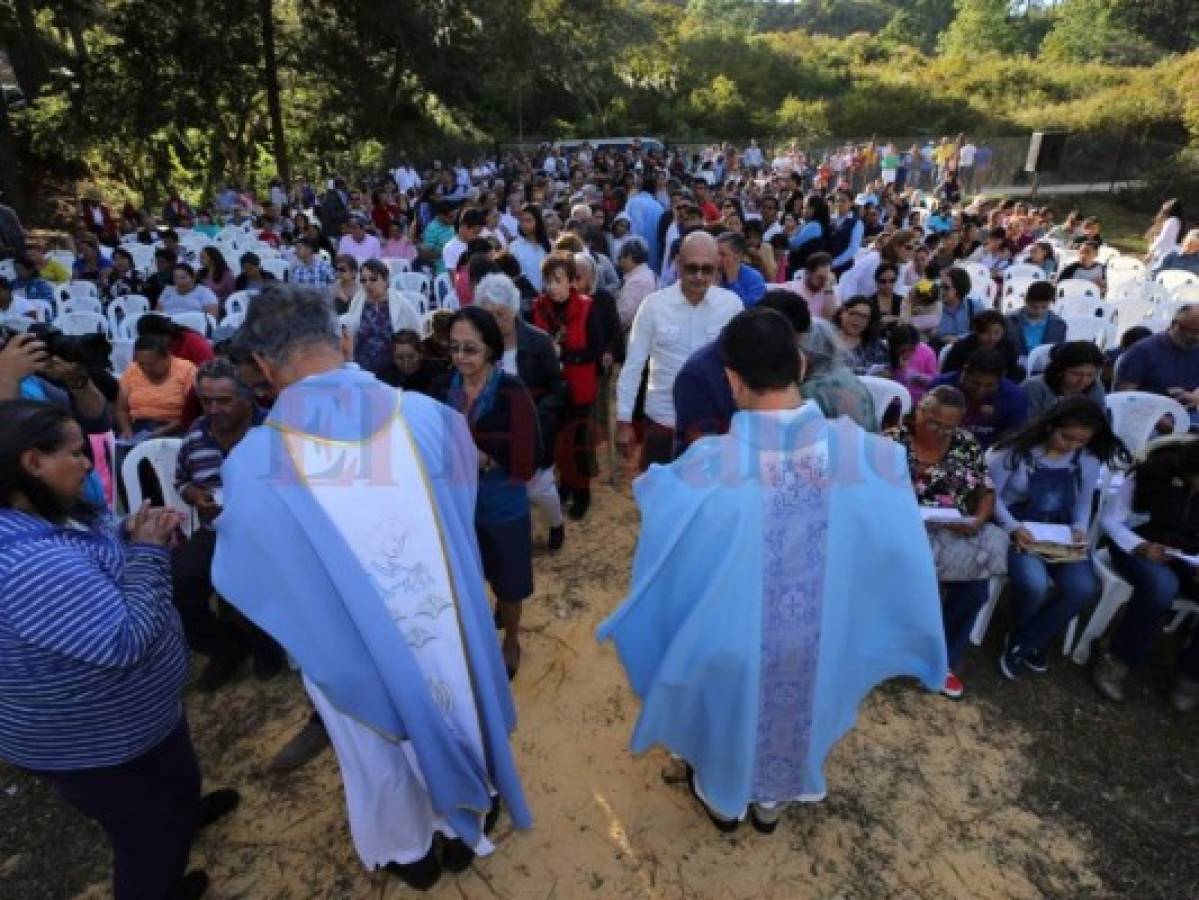 La señora de El Piligüín recibió a cientos de peregrinos