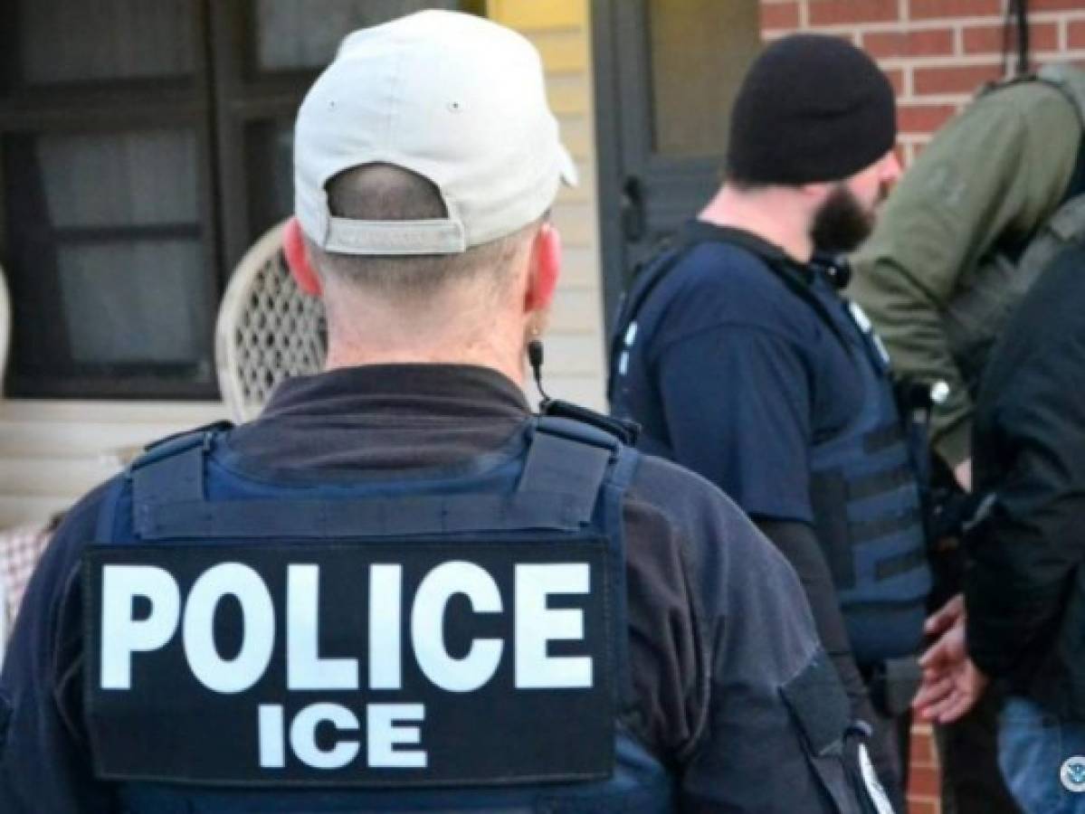 Agentes de ICE preparan la captura de 1,500 indocumentados en fuerte redada