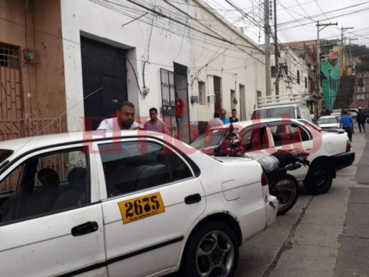 Ya son muchos los taxistas que se encuentran en el barrio La Hoya de la capital para dar inicio a la asamblea.