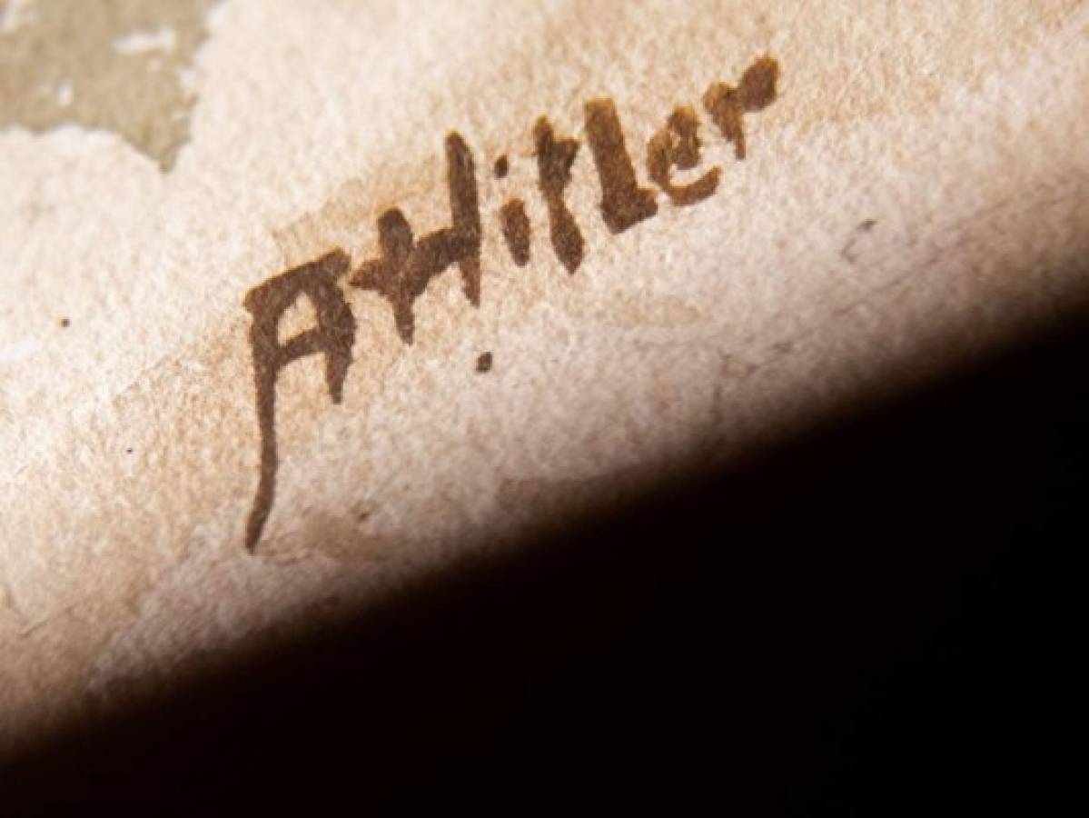Fracasó subasta de cinco cuadros atribuidos a Adolf Hitler