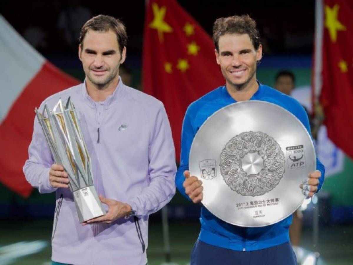 Federer gana en Shanghai y hace peligrar el liderato de Nadal en la ATP