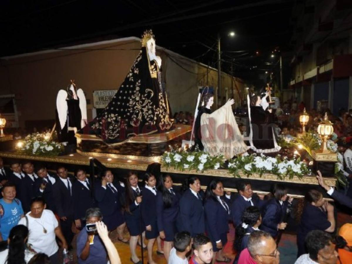 Capitalinos conmemoran el Santo Entierro de Jesús en el centro histórico